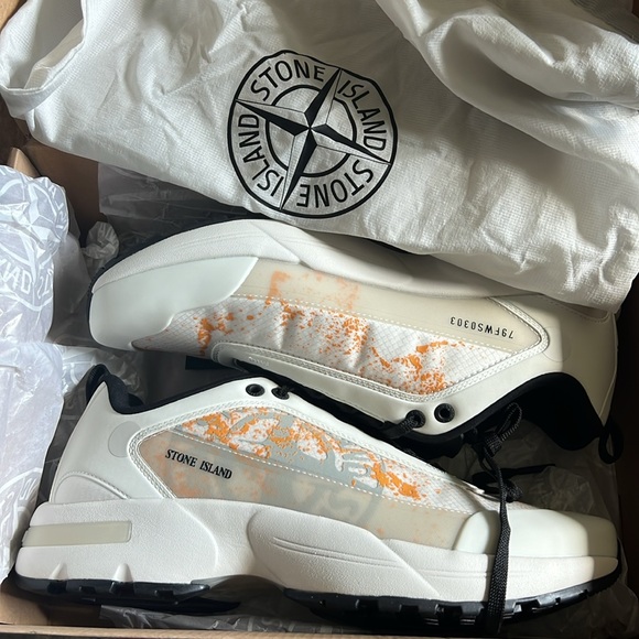 Stone Island Grime Round-Toe Panelled Sneakers - Picture 3 of 9